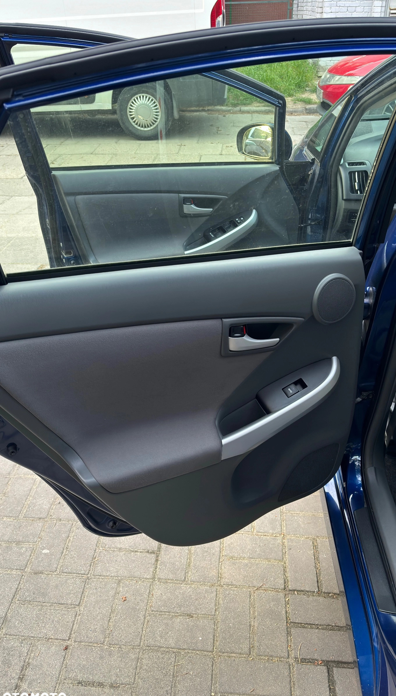 Toyota Prius cena 34200 przebieg: 152000, rok produkcji 2012 z Łódź małe 466